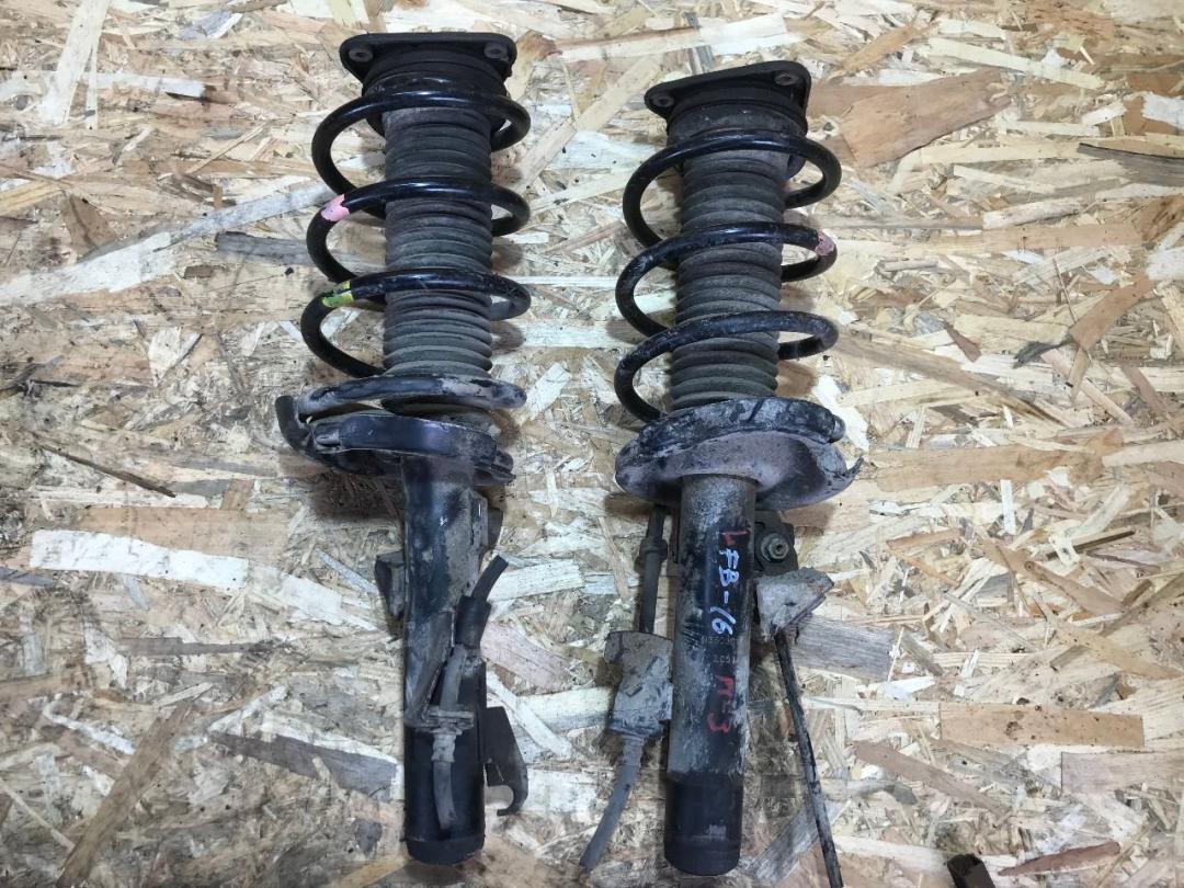 стойка передняя правая Mazda 3 BK 2005, 2.0 л., дизель, МКПП, хетчбэк 5 дв. - фото №1