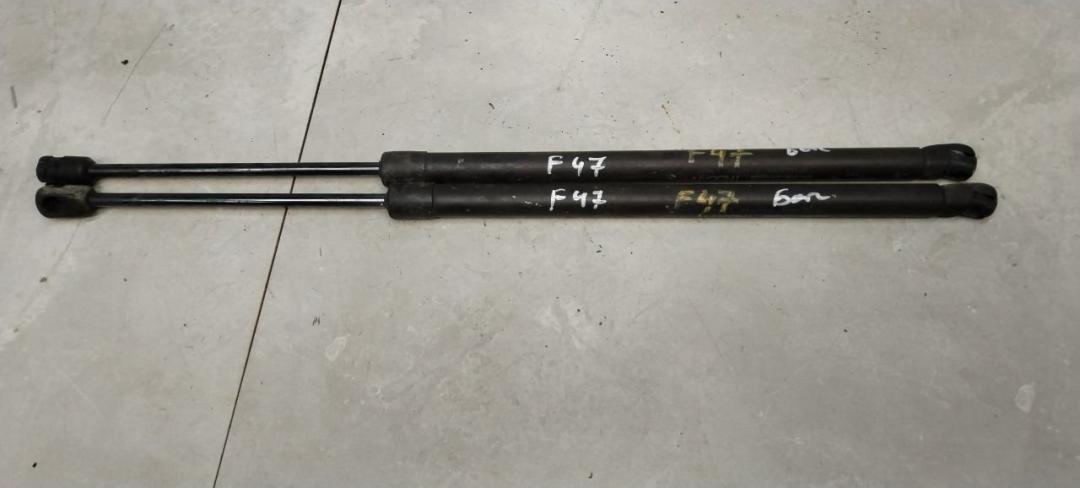 амортизатор крышки багажника (3-5 двери) Volkswagen Touran 1 поколение 2005, 1.9 л., TDi, дизель, МКПП, минивэн - фото №1