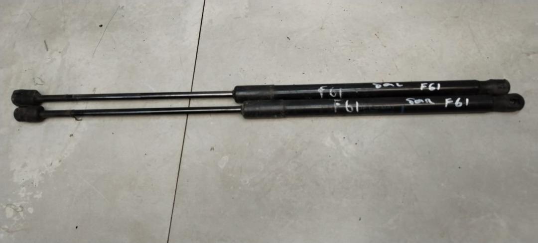 амортизатор крышки багажника (3-5 двери) Dacia Sandero 1 поколение 2010, 1.4 л., бензин, МКПП, хетчбэк 5 дв. - фото №1