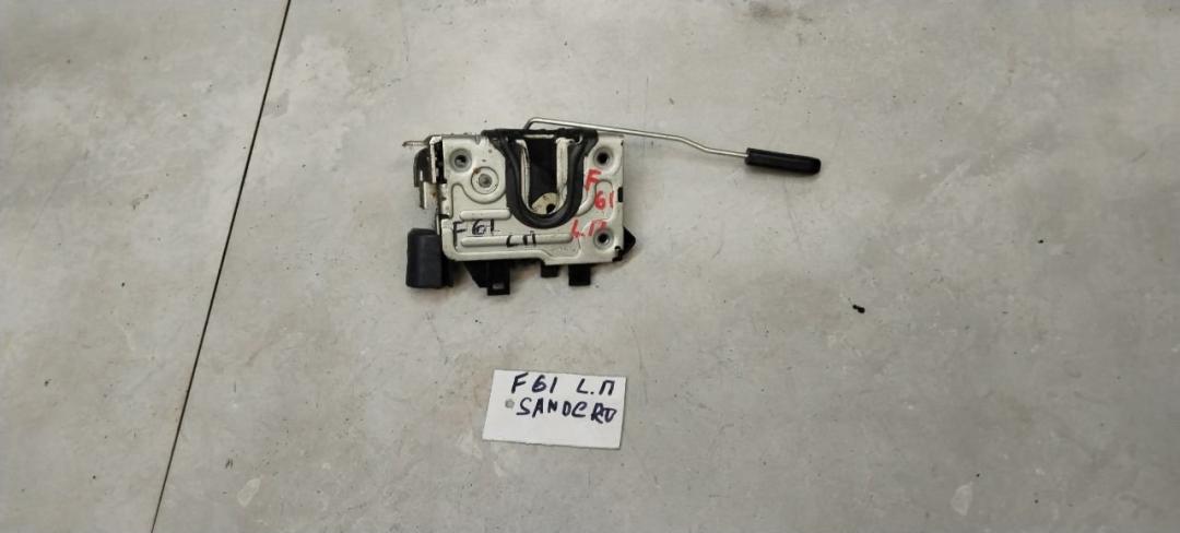 замок двери передней левой Dacia Sandero 1 поколение 2010, 1.4 л., бензин, МКПП, хетчбэк 5 дв. - фото №1