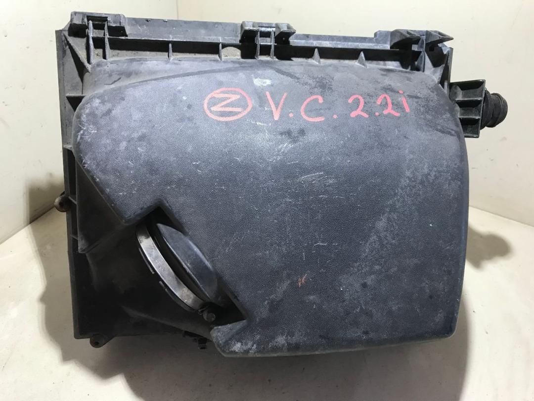 корпус воздушного фильтра Opel Vectra C 2004, 2.2 л., бензин, АКПП, хетчбэк 5 дв. - фото №1