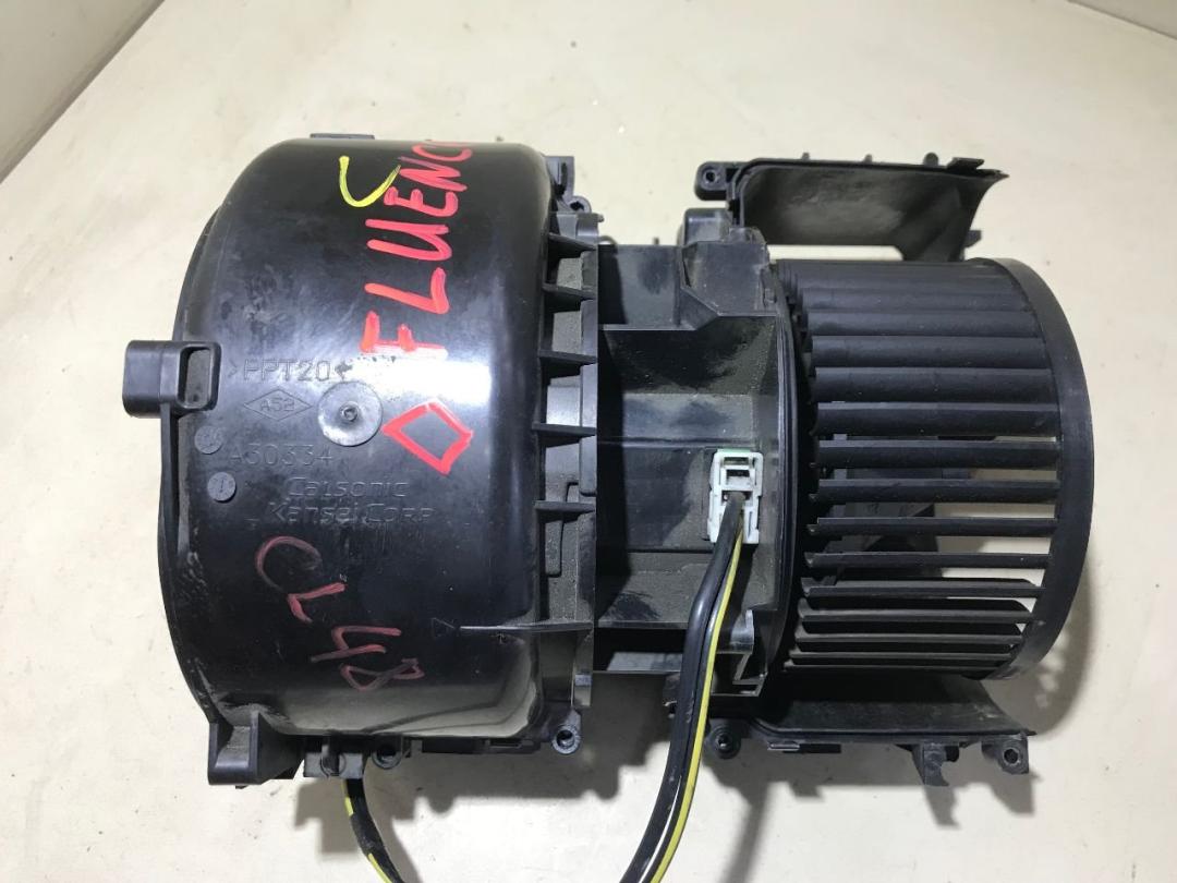 моторчик печки Renault Fluence 1 поколение 2009, 2.0 л., бензин, МКПП, седан - фото №1