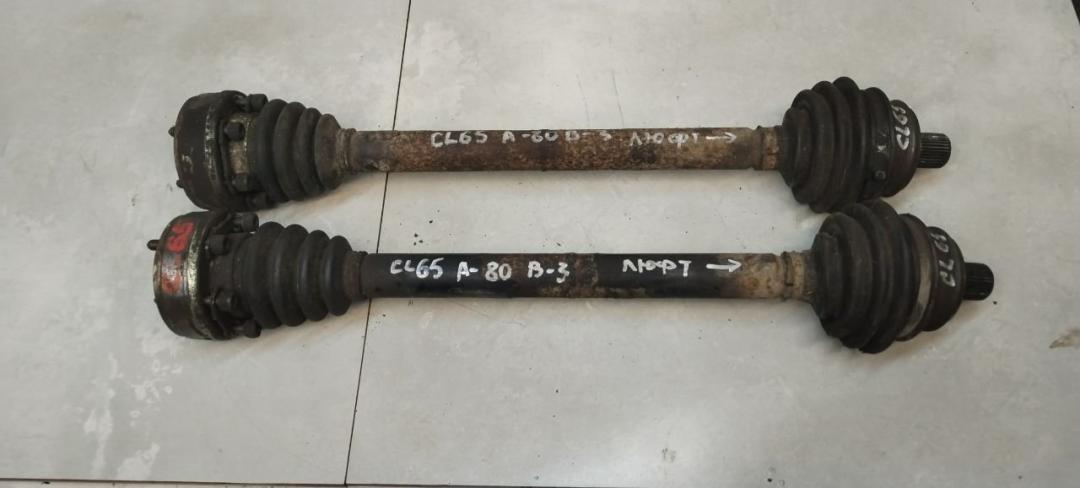 полуось передняя правая (приводной вал, ШРУС) Audi 80 B3 1989, 1.8 л., бензин, МКПП, седан - фото №1