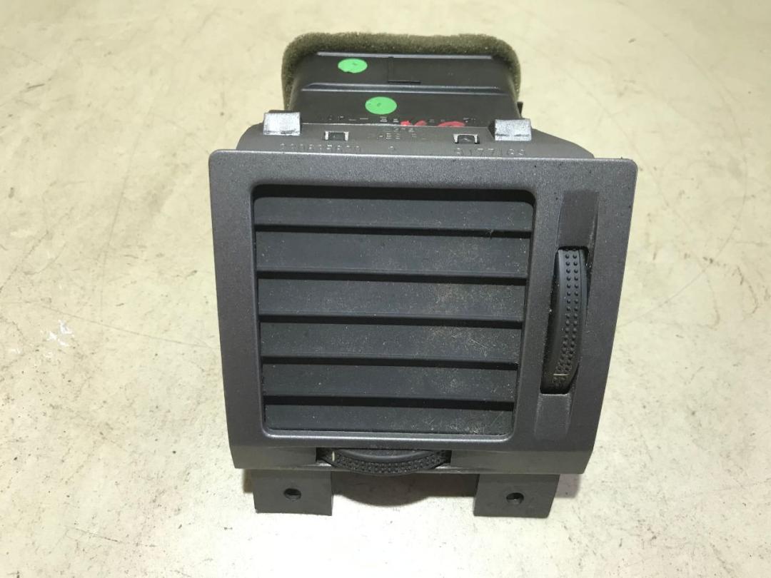 дефлектор обдува салона Opel Vectra C 2004, 2.2 л., бензин, АКПП, хетчбэк 5 дв. - фото №1