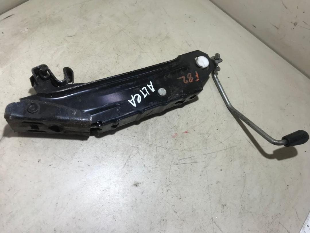 домкрат SEAT Altea 1 поколение 2005, 1.9 л., дизель, МКПП, минивэн - фото №1