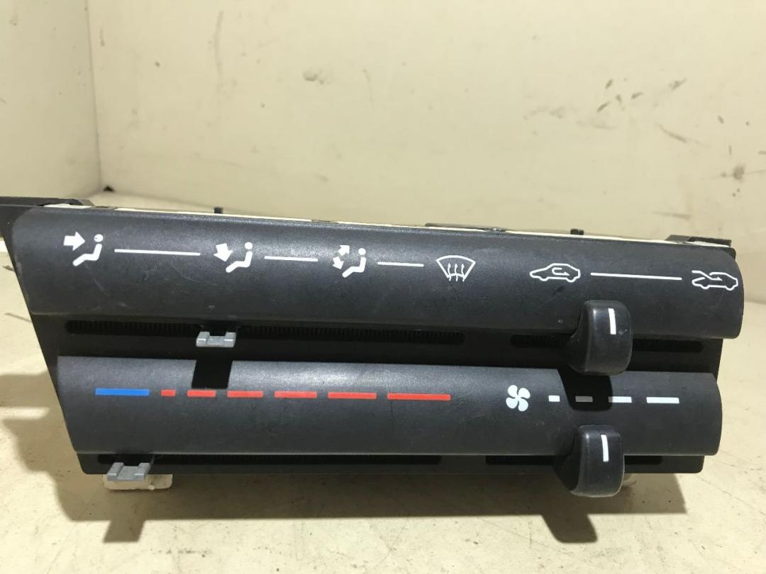 блок управления печки / климат-контроля Citroen Xantia 1 поколение 1997 - фото №1