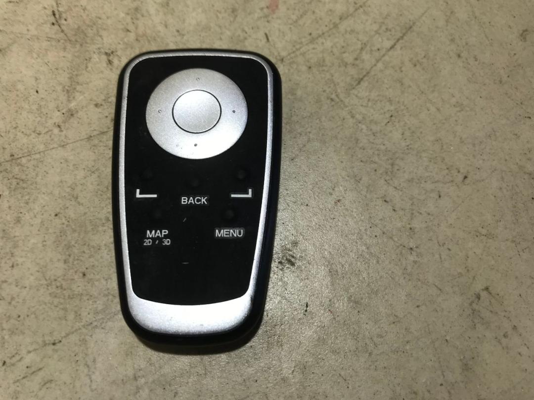 пульт управления мультимедиа Renault Fluence 1 поколение 2009, 2.0 л., бензин, МКПП, седан - фото №1