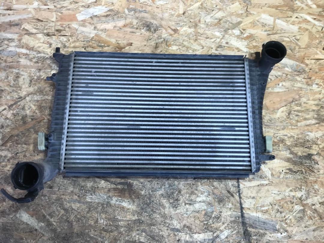 интеркулер SEAT Leon 2 поколение 2009, 1.9 л., дизель, МКПП - фото №1