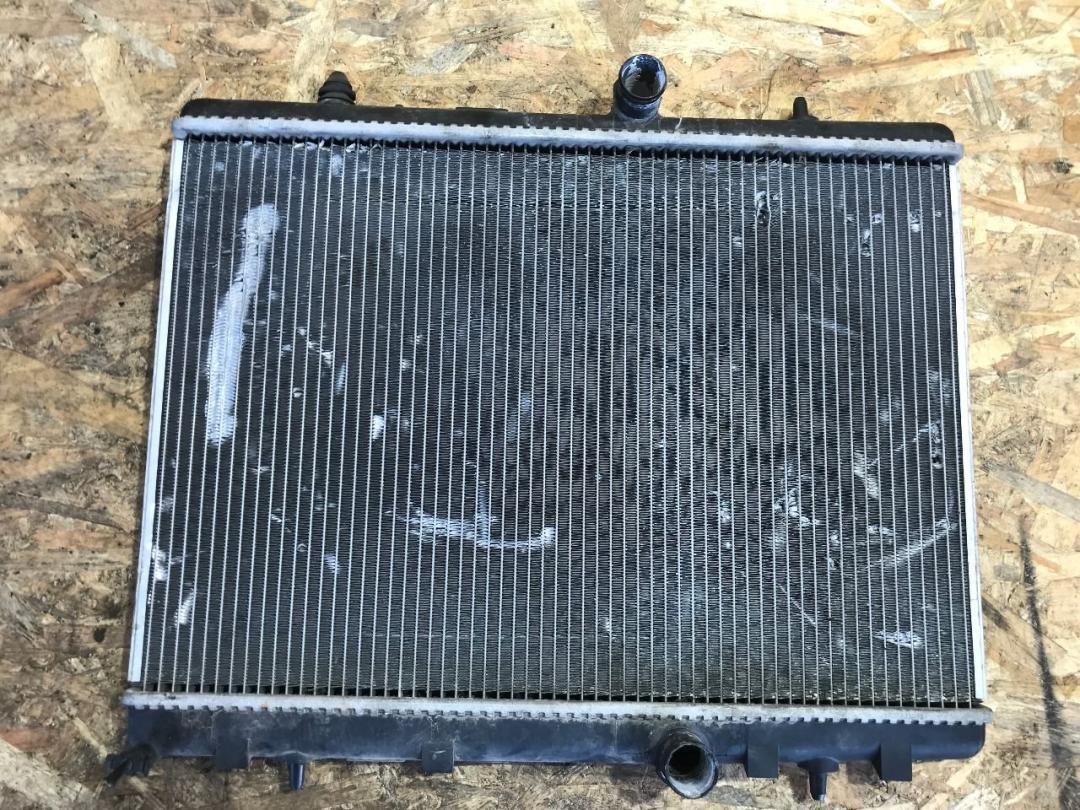 радиатор (основной) Citroen C4 1 поколение 2008, 1.6 л., бензин, МКПП - фото №1