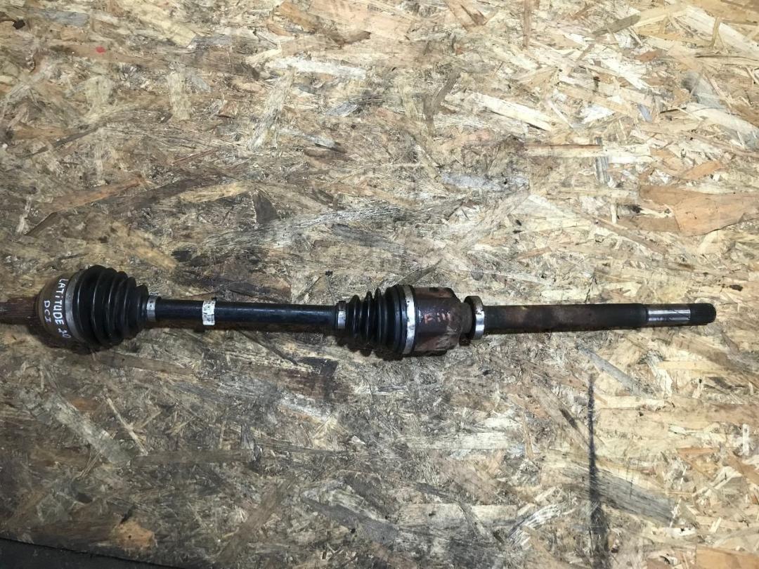 полуось передняя правая (приводной вал, ШРУС) Renault Latitude 1 поколение 2011, 2.0 л., дизель, МКПП, седан - фото №1