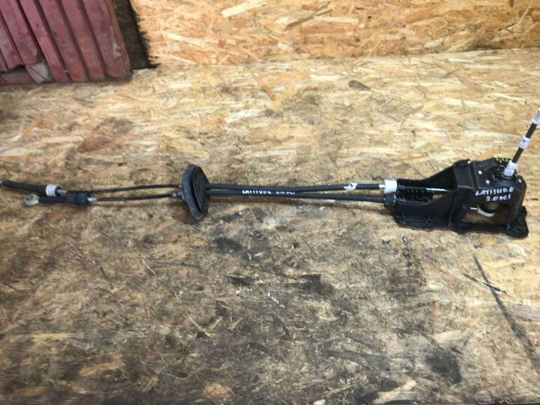 кулиса Renault Latitude 1 поколение 2011, 2.0 л., дизель, МКПП, седан - фото №1