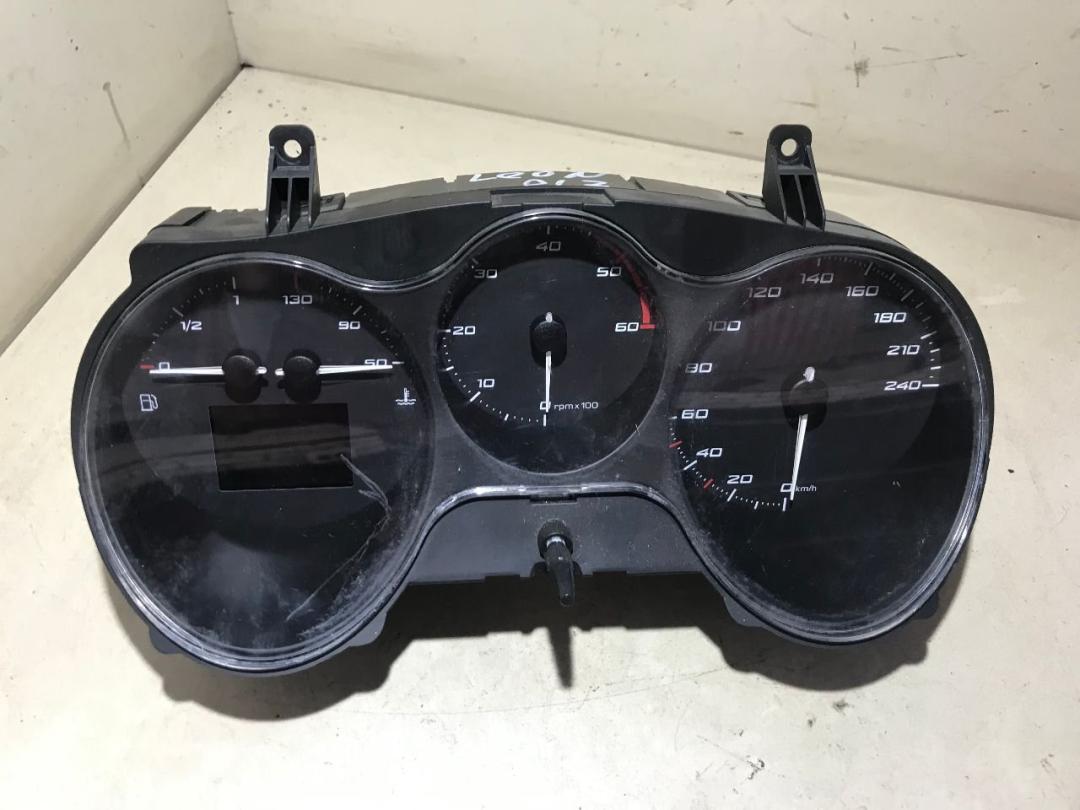 щиток приборов (приборная панель) SEAT Leon 2 поколение 2009, 1.9 л., дизель, МКПП - фото №1