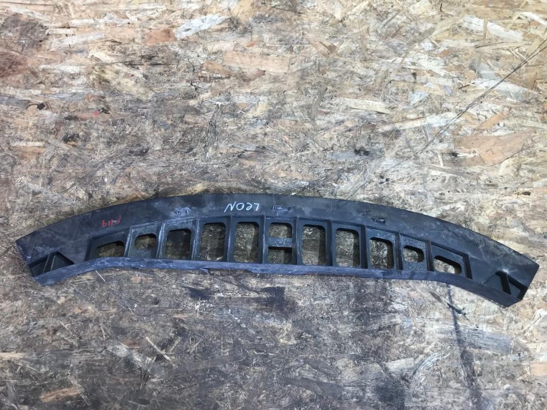 усилитель бампера переднего SEAT Leon 2 поколение 2009, 1.9 л., дизель, МКПП - фото №1