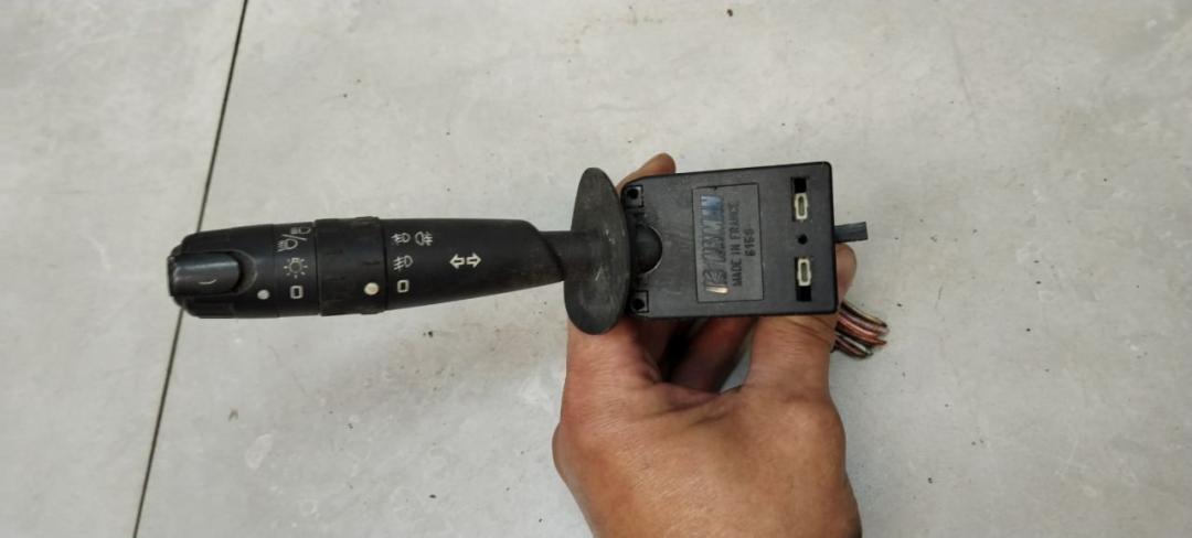 переключатель поворотов Peugeot 406 1 поколение 1997, 1.9 л., дизель, МКПП - фото №1