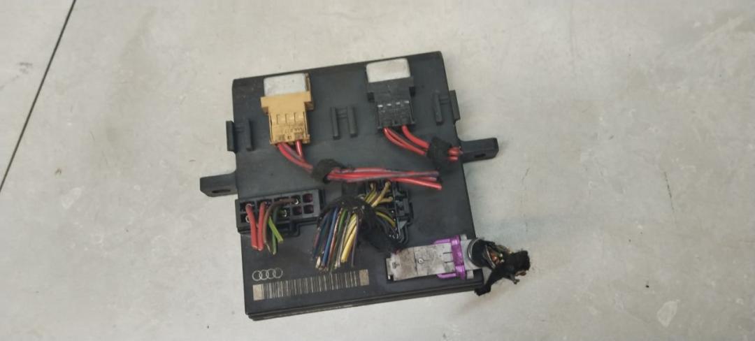 блок комфорта Audi A4 B6 2003, 1.9 л., дизель, МКПП, универсал, 8E0907279F - фото №1