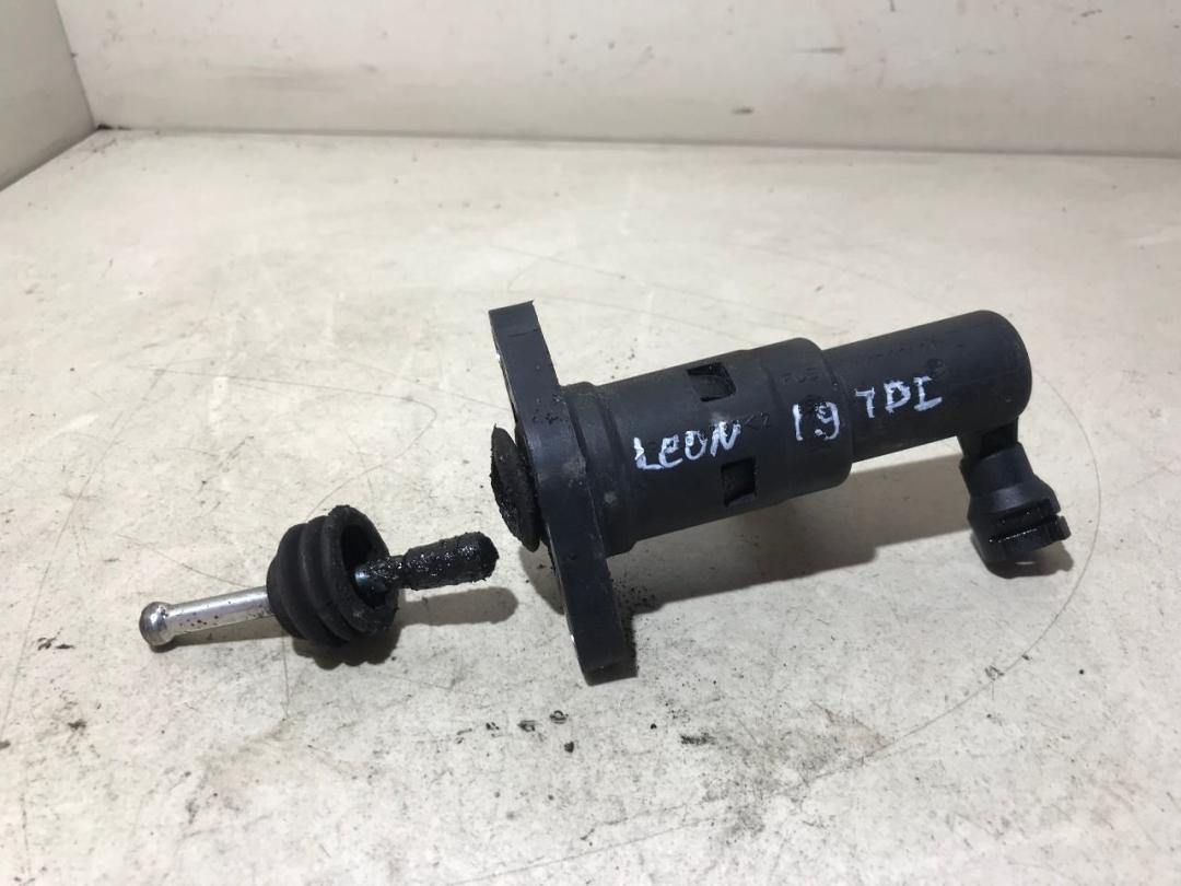 цилиндр сцепления главный SEAT Leon 2 поколение 2009, 1.9 л., дизель, МКПП - фото №1