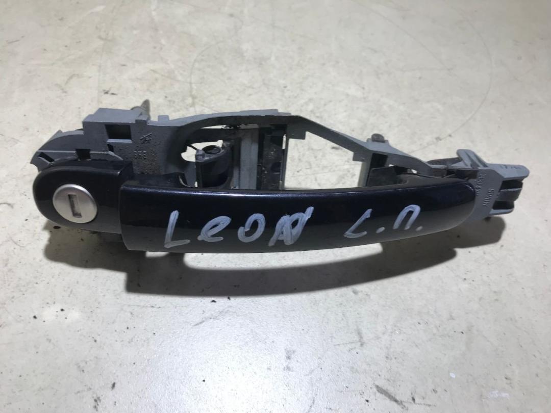 ручка наружная передняя левая SEAT Leon 2 поколение 2009, 1.9 л., дизель, МКПП - фото №1