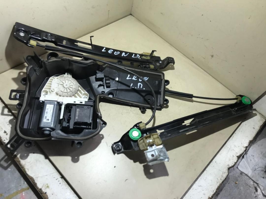стеклоподъемник электрический передний левый SEAT Leon 2 поколение 2009, 1.9 л., дизель - фото №1