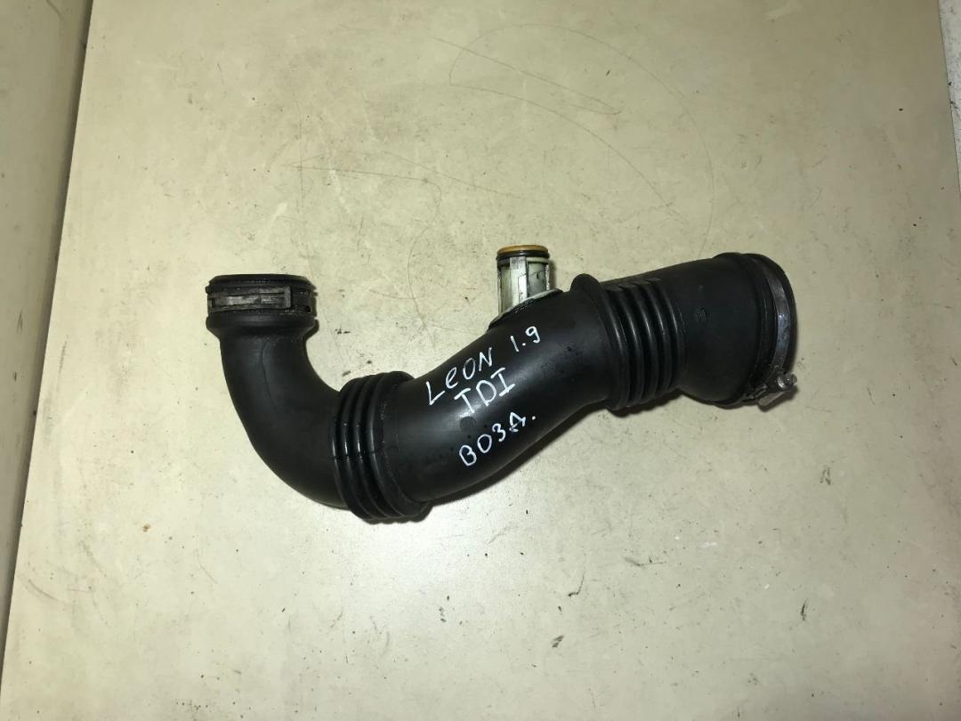 патрубок воздушного фильтра SEAT Leon 2 поколение 2009, 1.9 л., дизель, МКПП - фото №1