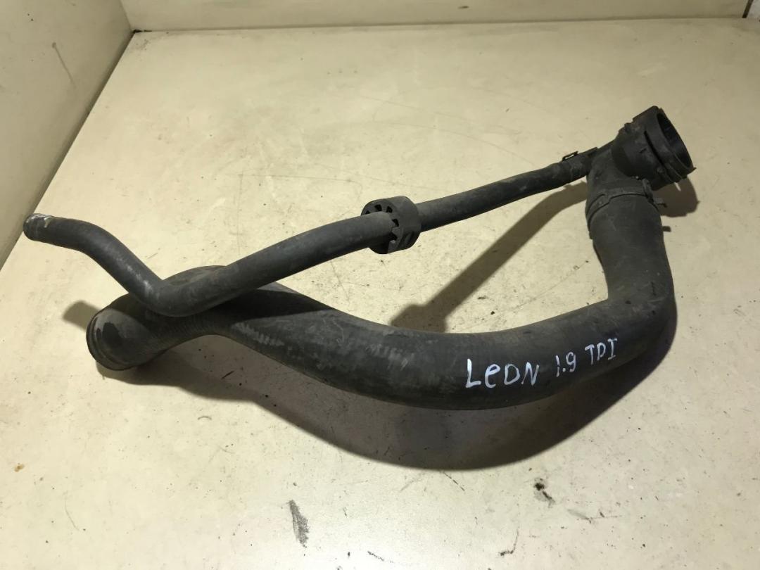 патрубок радиатора SEAT Leon 2 поколение 2009, 1.9 л., дизель, МКПП - фото №1