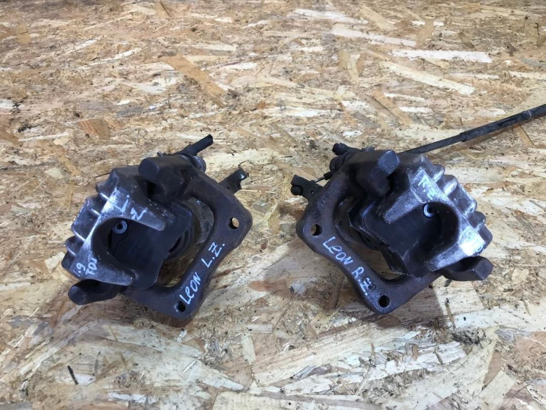 суппорт задний левый SEAT Leon 2 поколение 2009, 1.9 л., дизель, МКПП - фото №1