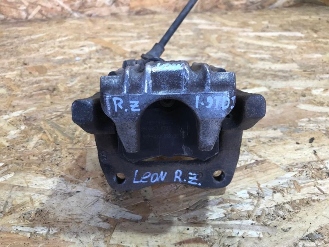 суппорт задний правый SEAT Leon 2 поколение 2009, 1.9 л., дизель - фото №1