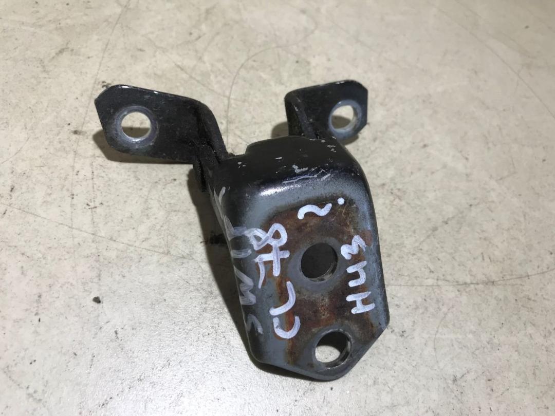 петля двери Suzuki Swift 3 поколение 2008, 1.3 л., бензин, МКПП, хетчбэк 5 дв. - фото №1