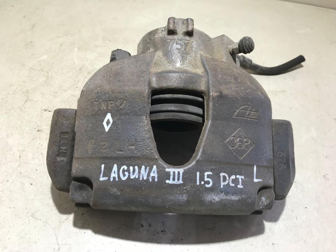 суппорт передний левый Renault Laguna 3 поколение 2010, 1.5 л., дизель, МКПП, хетчбэк 5 дв. - фото №1