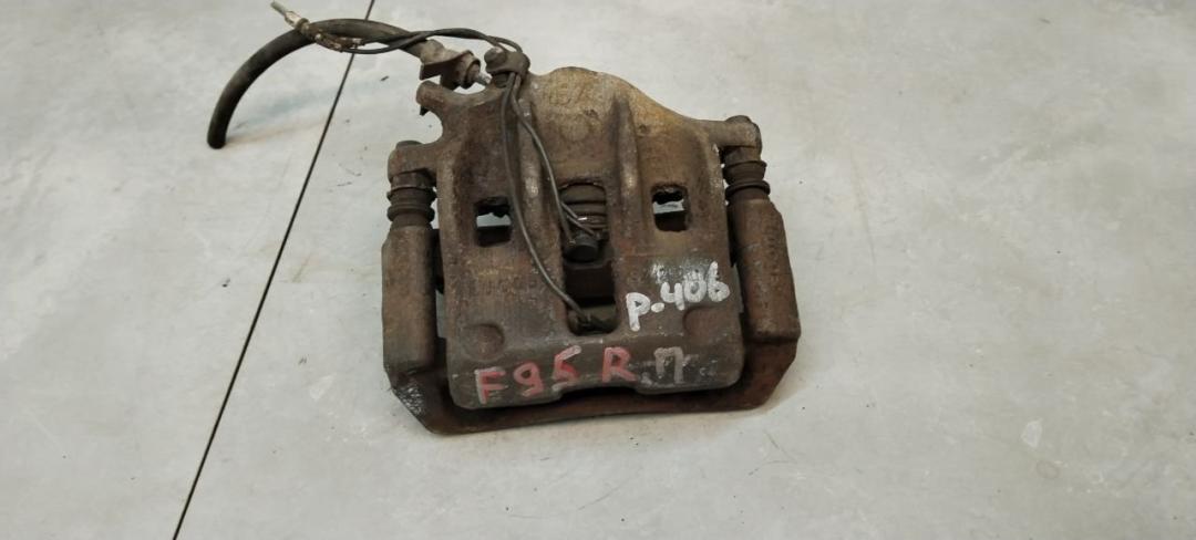 суппорт передний правый Peugeot 406 1 поколение 1997, 1.9 л., дизель, МКПП - фото №1