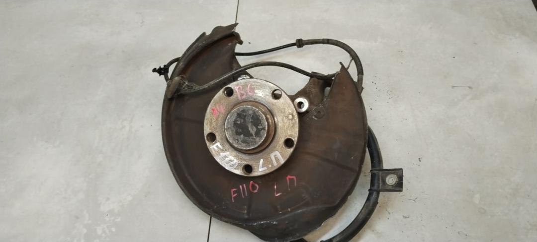 ступица задняя левая Audi A4 B6 2003, 1.9 л., дизель, МКПП, универсал - фото №1