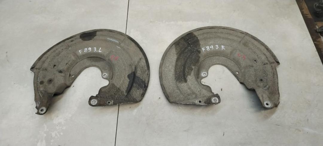 защитный кожух тормозного механизма Citroen C5 1 2006, 1.6 л., дизель, МКПП, хетчбэк 5 дв. - фото №1