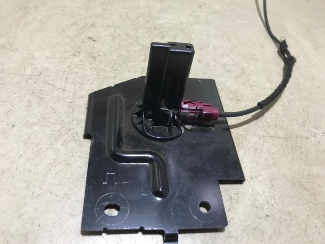 антенна Renault Latitude 1 поколение 2011, 2.0 л., дизель, МКПП, седан - фото №1