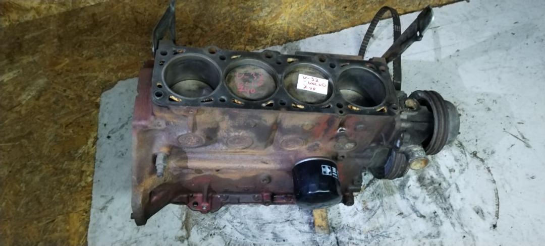блок цилиндров Volvo 740 1 поколение 1985, 2.3 л., бензин, АКПП, седан - фото №1