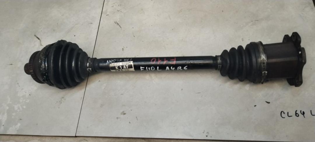 полуось передняя левая (приводной вал, ШРУС) Audi A4 B6 2003, 1.9 л., дизель, МКПП, универсал - фото №1