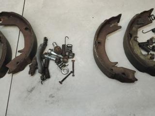 колодки стояночного тормоза Hyundai Santa Fe 1 поколение (SM) 2003, 2.0 л., дизель, АКПП