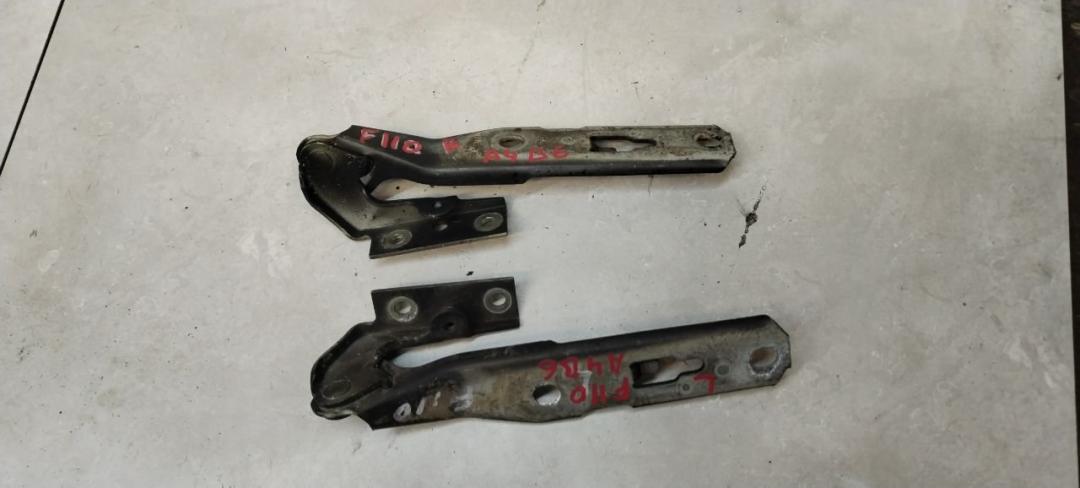 петля капота Audi A4 B6 2003, 1.9 л., дизель, МКПП, универсал - фото №1