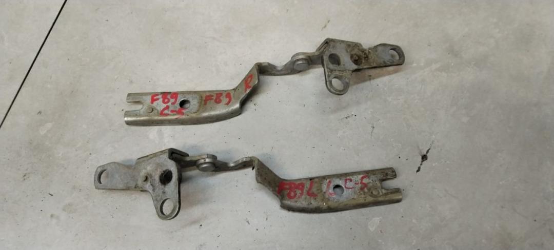 петля капота Citroen C5 1 2006, 1.6 л., дизель, МКПП, хетчбэк 5 дв. - фото №1