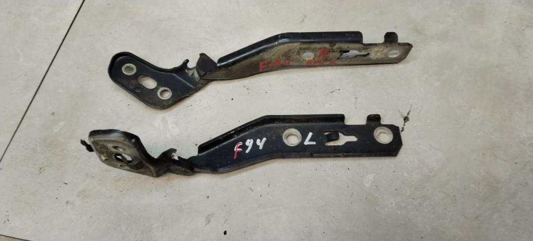 петля капота Audi A6 4F/C6 2006, 2.7 л., дизель, МКПП, универсал - фото №1