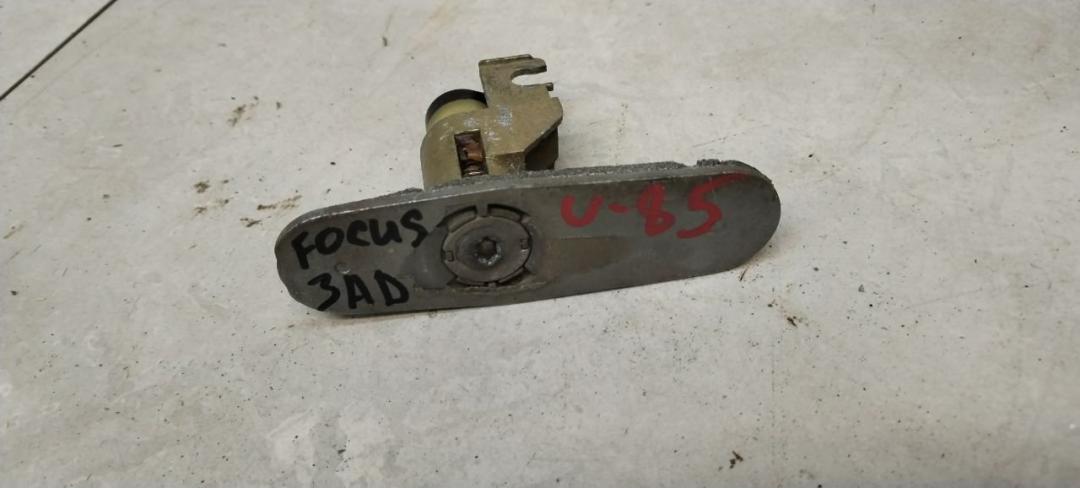 замок багажника Ford Focus 1 поколение 1999, 1.6 л., бензин, МКПП, универсал - фото №1