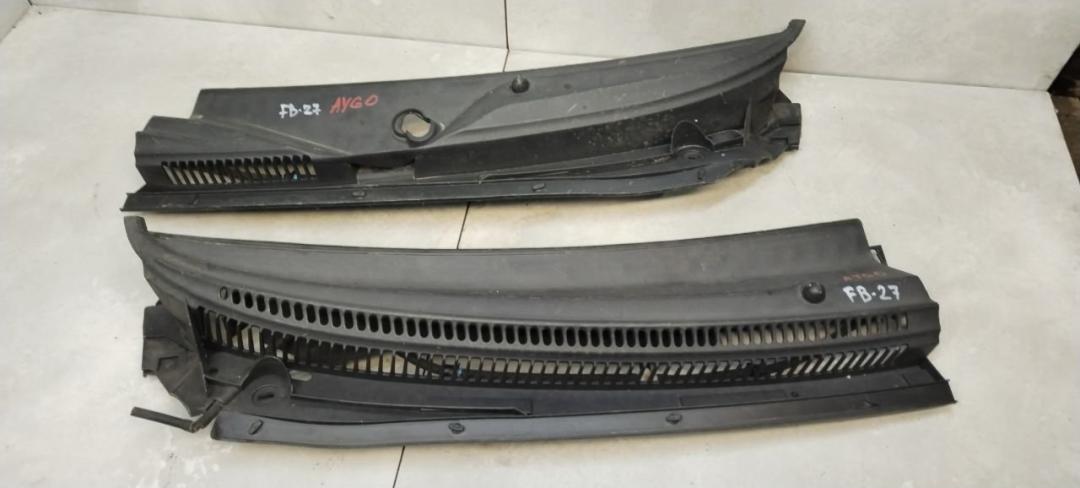 дождевик Toyota Aygo 1 поколение 2007 - фото №1