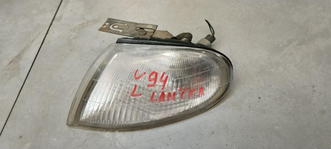 поворотник левый Hyundai Lantra J2 1997, 1.6 л., бензин, МКПП, седан - фото №1