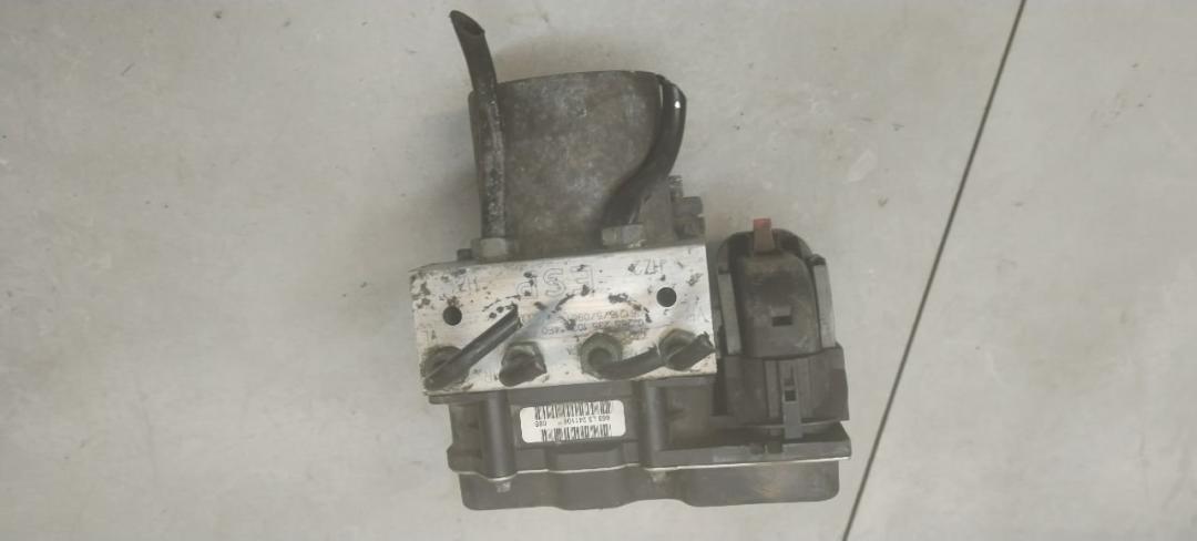 блок ABS Audi A6 4F/C6 2006, 2.7 л., дизель, МКПП, универсал, 0265235103, 4F0614517AA - фото №1