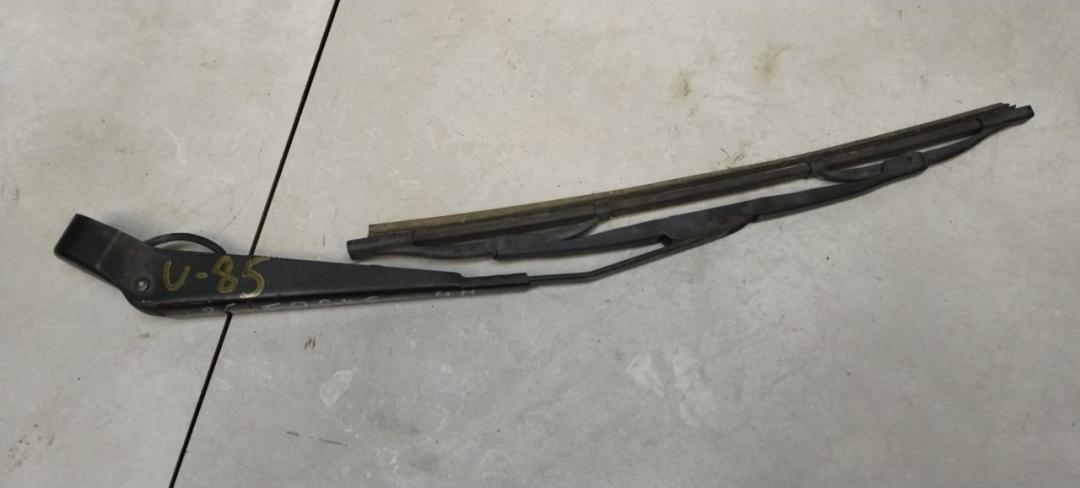 щеткодержатель задний Ford Focus 1 поколение 1999, 1.6 л., бензин, МКПП, универсал - фото №1