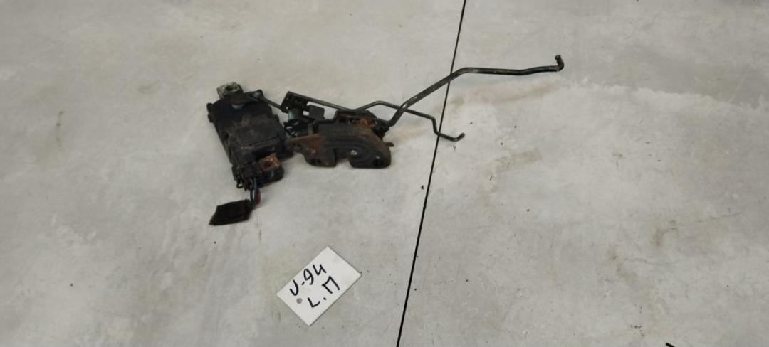 замок двери передней левой Hyundai Lantra J2 1997, 1.6 л., бензин, МКПП, седан - фото №1