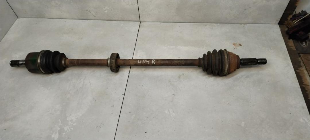 полуось передняя правая (приводной вал, ШРУС) Hyundai Lantra J2 1997, 1.6 л., бензин, МКПП, седан - фото №1