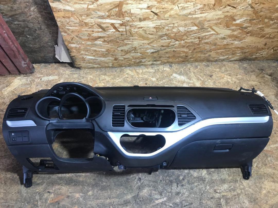 панель передняя салона (торпедо) Kia Picanto 2 поколение 2013, 1.0 л., бензин, МКПП, хетчбэк 5 дв. - фото №1