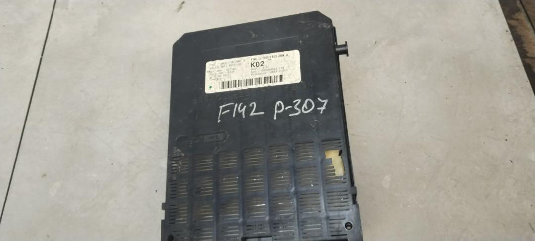 блок предохранителей Peugeot 307 1 поколение 2003, 2.0 л., дизель, хетчбэк 5 дв., 9651197080A - фото №1