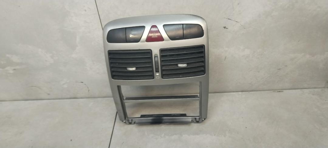 дефлектор обдува салона Peugeot 307 1 поколение 2003, 2.0 л., дизель, хетчбэк 5 дв. - фото №1