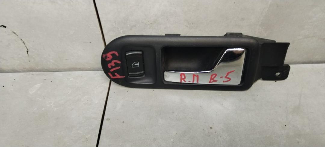 ручка внутренняя передняя правая Volkswagen Passat B5 2001, 1.9 л., дизель, седан - фото №1