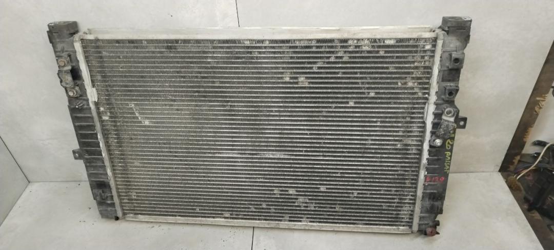 радиатор (основной) Volkswagen Passat B5 2001, 1.9 л., дизель, седан - фото №1